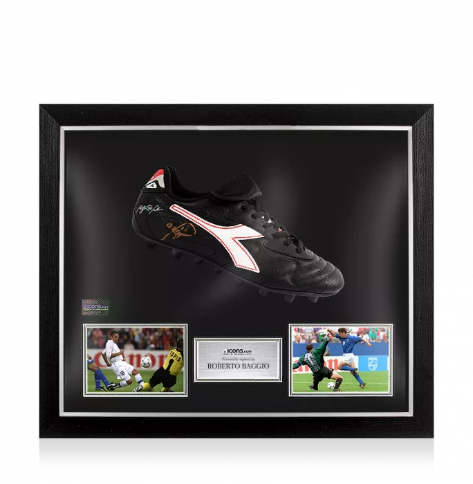 icons Roberto Baggio Signed Black Diadora Boot In Bubble Frame: Option 1