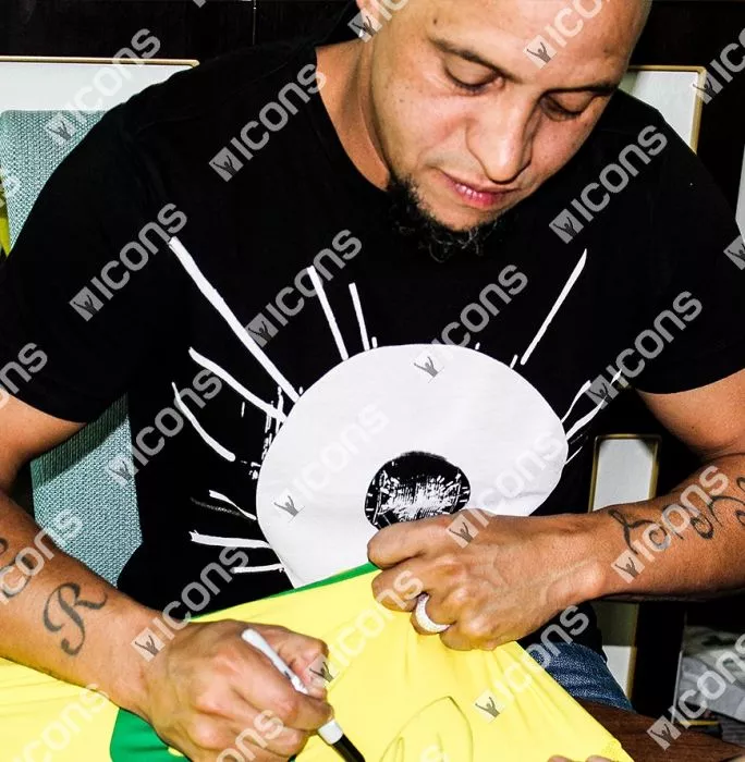 Icons Roberto Carlos Back Signed Brazil 2002 Home Shirt In Hero Frame: Option 1