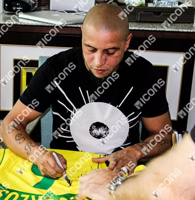 Icons Roberto Carlos Back Signed Brazil 2004 Home Shirt In Hero Frame: Option 1