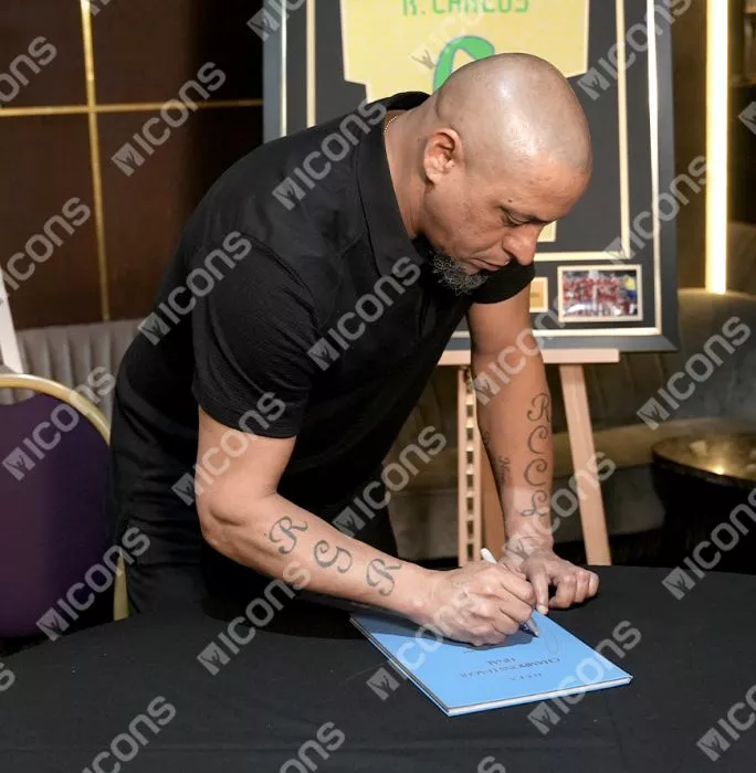 Icons Roberto Carlos Signed And Framed Programme: 2000 UEFA Champions League Final - Hardback Edition