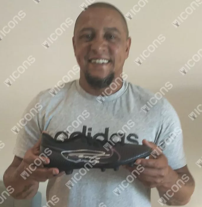 Icons Roberto Carlos Signed Black Nike Boot In Acrylic Case
