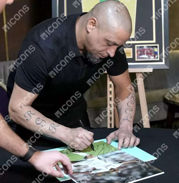 Icons Roberto Carlos Signed Real Madrid CF Photo In Black Wooden Frame: Los Blancos Icon