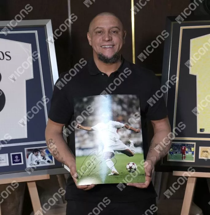 Icons Roberto Carlos Signed Real Madrid CF Photo In Black Wooden Frame: Los Blancos Icon