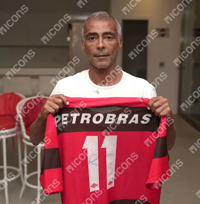 Icons Romario Back Signed CR Flamengo 1999 Home Shirt In Hero Frame: Option 1
