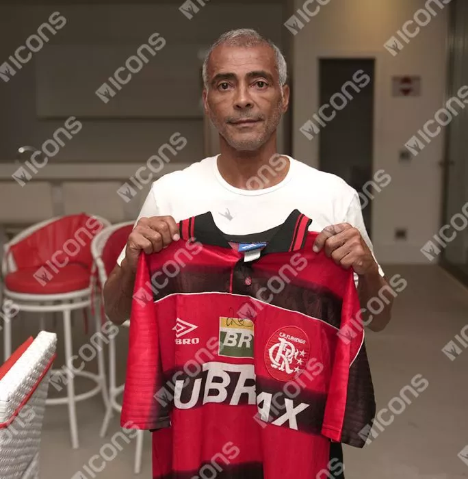 Icons Romario Front Signed CR Flamengo 1998 Home Shirt In Hero Frame: Option 1