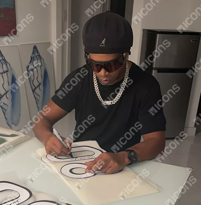Icons Ronaldinho Back Signed Retro AC Milan Home Shirt With Fan Style Numbers In Classic Frame