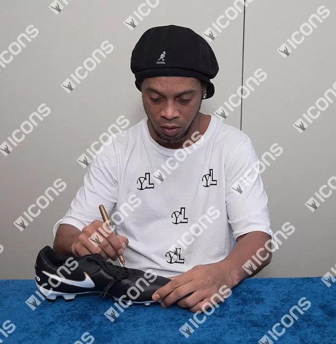 Icons Ronaldinho Signed Black Nike Tiempo Boot In Acrylic Case