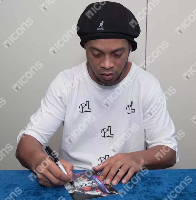 Icons Ronaldinho Signed Mini FC Barcelona Photo: 2006 UEFA Champions League Winner