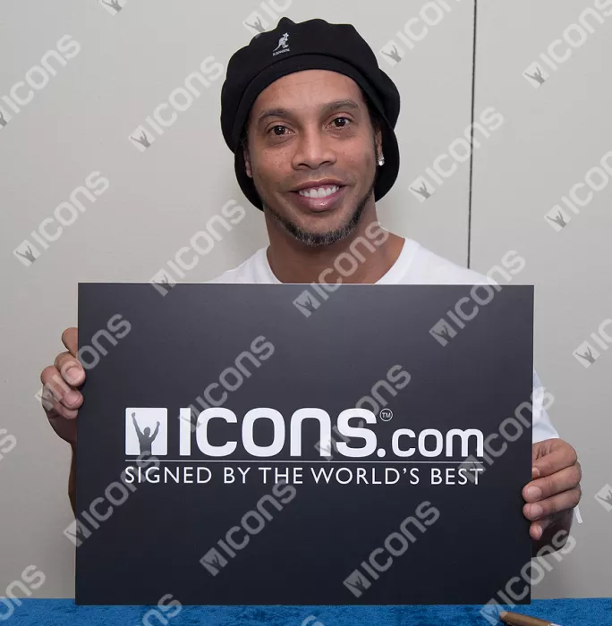 Icons Ronaldinho Signed Mini FC Barcelona Photo: 2006 UEFA Champions League Winner