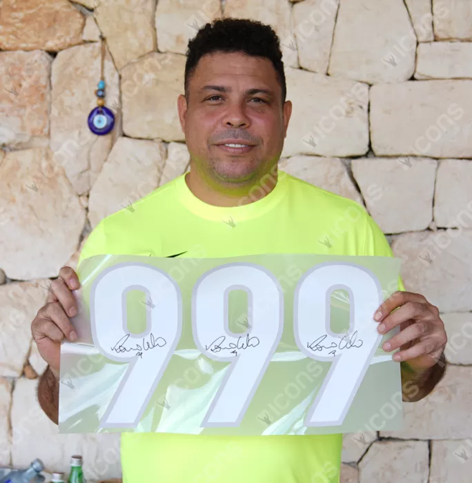 Icons Ronaldo Back Signed Internazionale 1998 Home Shirt In Hero Frame: Option 1