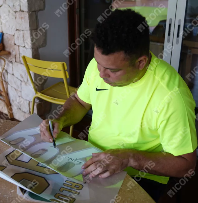 Icons Ronaldo Back Signed Internazionale 1998 Home Shirt In Classic Frame