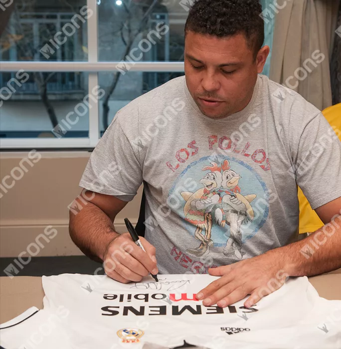 Icons Ronaldo Front Signed Real Madrid 2003-04 Home Shirt In Classic Frame
