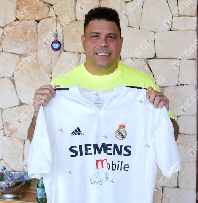 Icons Ronaldo Front Signed Real Madrid CF 2004-05 Home Shirt