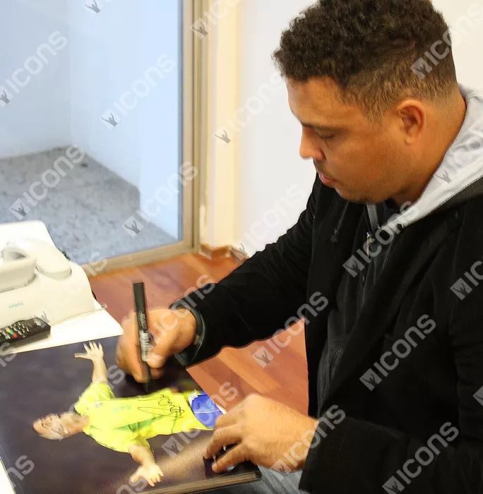 Icons Ronaldo Signed Brazil Photo: 2002 FIFA World Cup Final Goal
