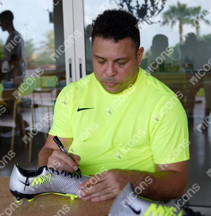 Icons Ronaldo Signed Silver Nike Mercurial Boot In Bubble Frame: Option 1
