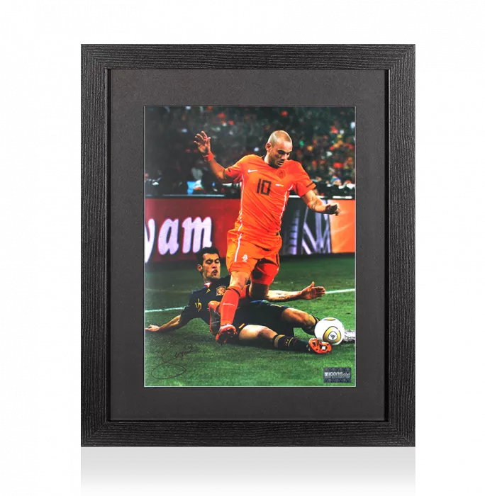 icons Sergio Busquets Signed Spain Photo In Black Wooden Frame: FIFA World Cup Final