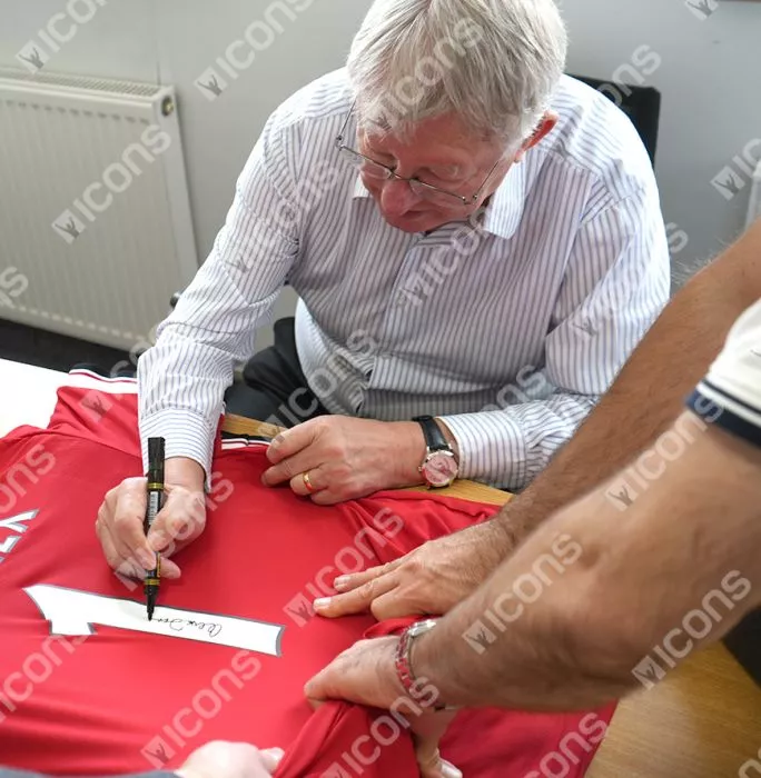 Icons Sir Alex Ferguson Back Signed Manchester United 1999 Home Shirt: Sir Alex 1 In Hero Frame: Option 1