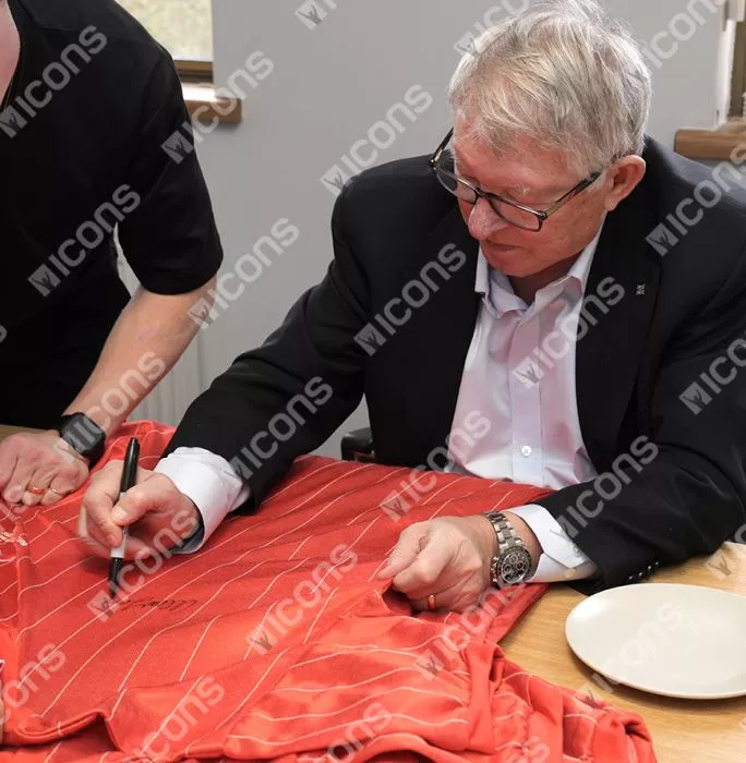Icons Sir Alex Ferguson Front Signed Aberdeen 1983 European Cup Winners Shirt In Hero Frame: Option 1