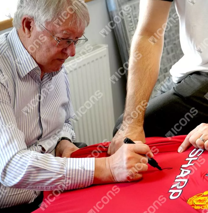 Icons Sir Alex Ferguson Front Signed Manchester United 1999 Home Shirt In Hero Frame: Option 1