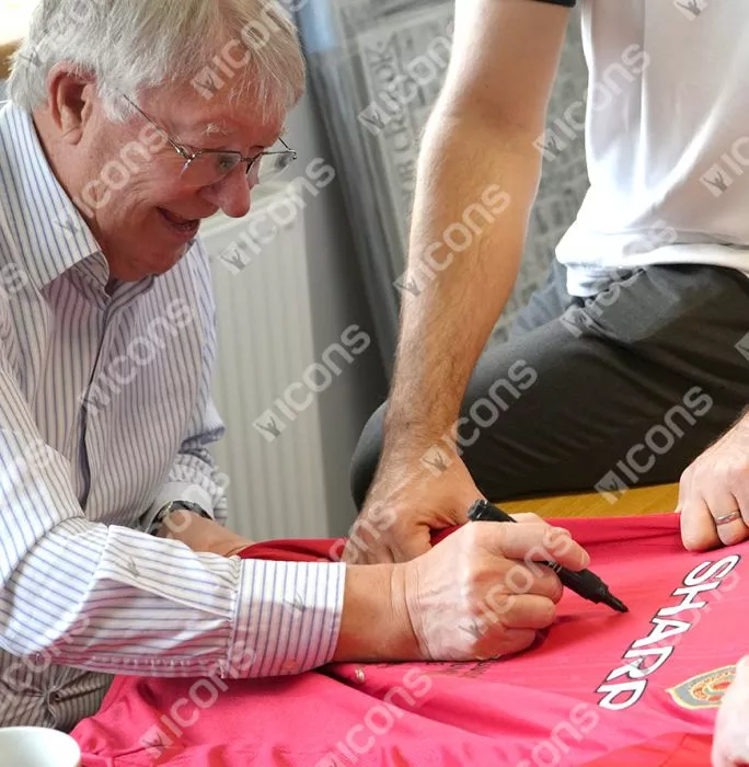 Icons Sir Alex Ferguson Front Signed Manchester United 1999 UCL Final Shirt: Stats Edition In Classic Frame