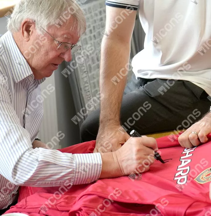 Icons Sir Alex Ferguson Front Signed Manchester United 1999 UCL Final Shirt: Stats Edition In Classic Frame