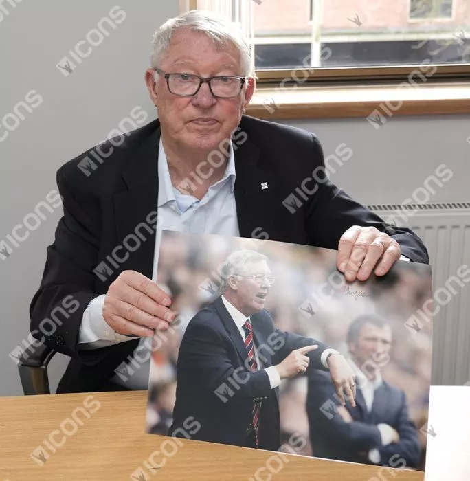 Icons Sir Alex Ferguson Signed Manchester United Photo In Premium Photo Frame: Fergie Time