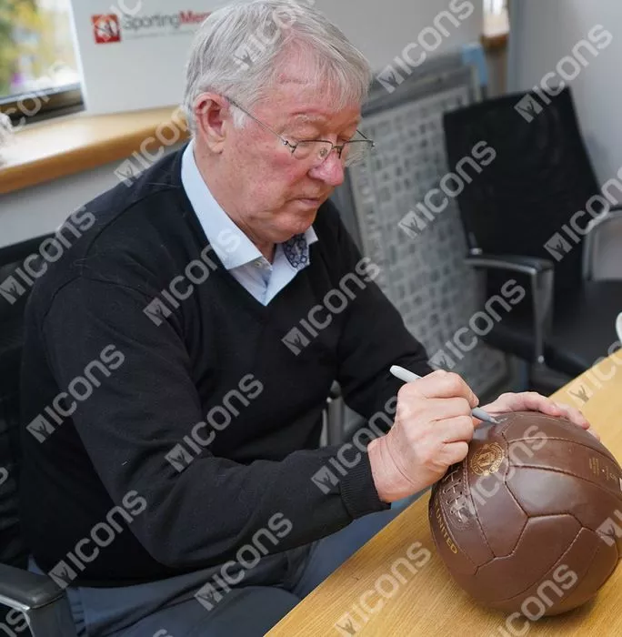Icons Sir Alex Ferguson Signed Manchester United Retro Football