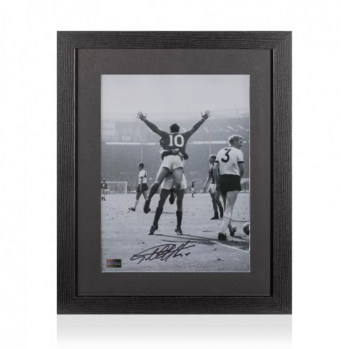 icons Sir Geoff Hurst Signed England Photo In Black Wooden Frame: 1966 World Cup Final Celebration