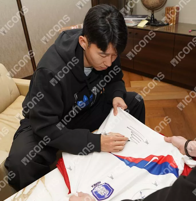 Icons Son Heung-min Front Signed Korea Republic 2012-13 Away Shirt In Classic Frame