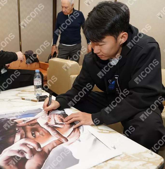 Icons Son Heung-min Signed And Framed MurWalls Limited Edition Graffiti Art - Camera Celebration
