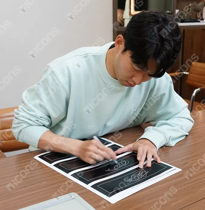 Icons Son Heung-min Signed Plaque And Photo Frame: Spurs Hero