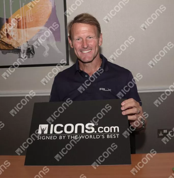 Icons Teddy Sheringham Front Signed Manchester United 1999 Home Shirt In Hero Frame: Option 1