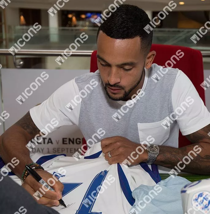 Icons Theo Walcott England Back Signed 2016-17 Home Shirt