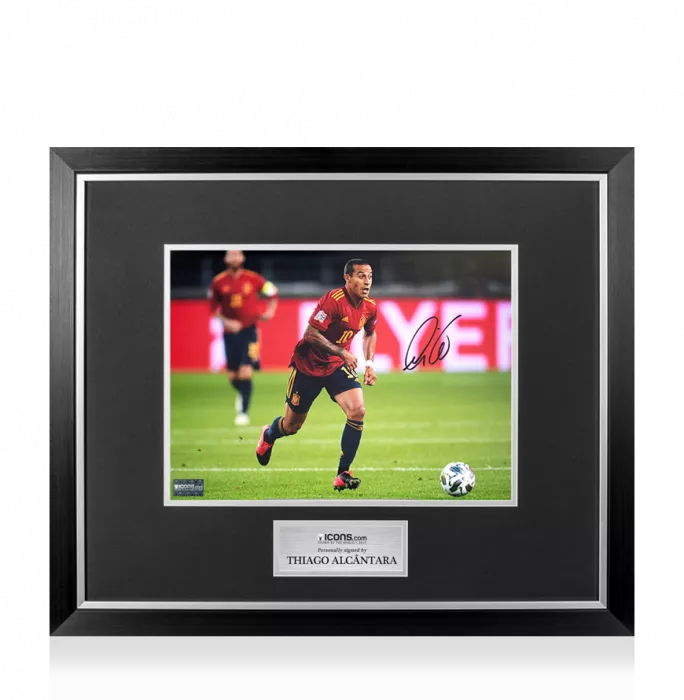 Icons Thiago Alcantara Signed Spain Photo In Premium Photo Frame: In Action