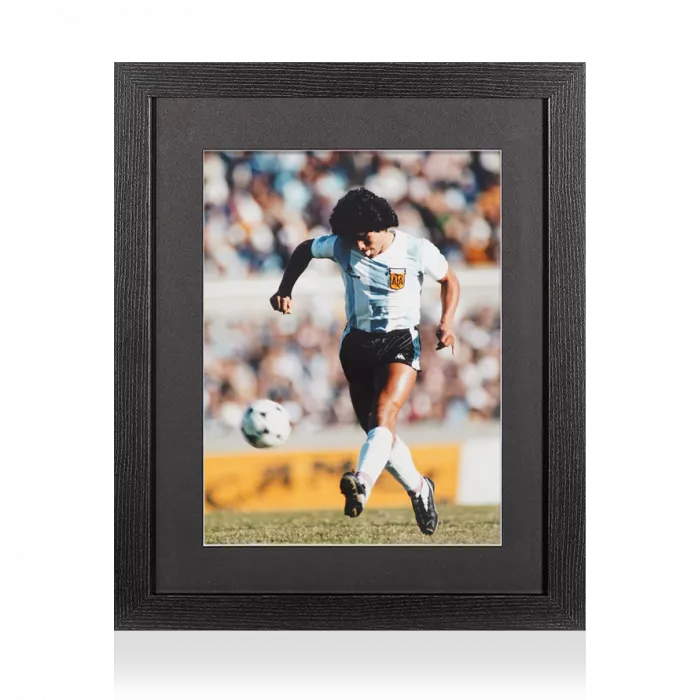 icons UNSIGNED Diego Maradona Photo In Black Wooden Frame: In Action for Argentina