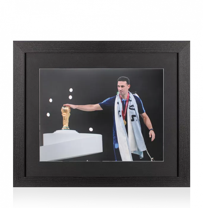 Icons UNSIGNED Lionel Scaloni Photo In Black Wooden Frame: Argentina FIFA World Cup Winner