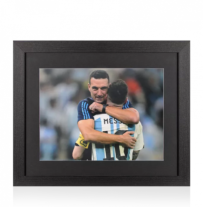 icons UNSIGNED Lionel Scaloni Photo In Black Wooden Frame: Messi Embrace
