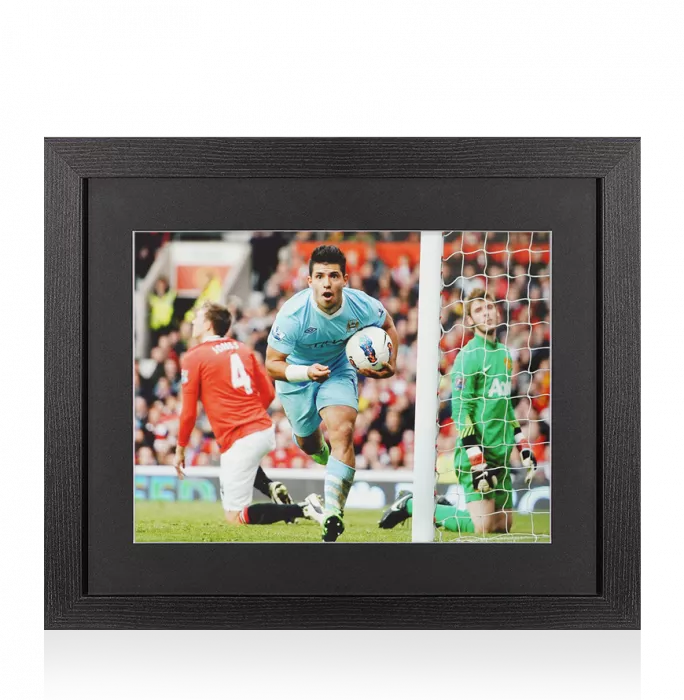 icons UNSIGNED Sergio Aguero Photo In Black Wooden Frame: Manchester City Celebration vs Manchester United