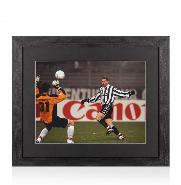 icons UNSIGNED Zinedine Zidane Photo In Black Wooden Frame: In Action for Juventus