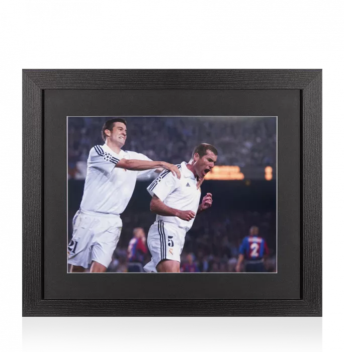 icons UNSIGNED Zinedine Zidane Photo In Black Wooden Frame: In Action for Real Madrid