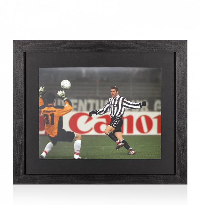 icons UNSIGNED Zinedine Zidane Photo In Black Wooden Frame: Juventus Goal