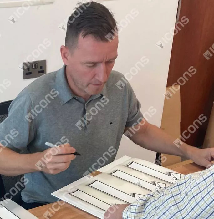 Icons Vladimir Smicer Official UEFA Champions League Back Signed And Framed Liverpool 2005 Home Shirt