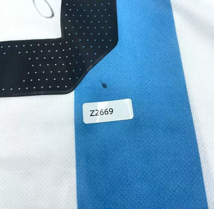 Icons WAREHOUSE SECONDS Lionel Messi Official Back Signed Argentina 2022 Home Shirt - Grade B