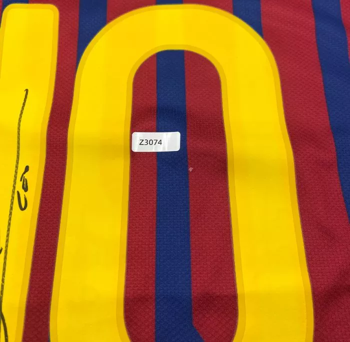 Icons WAREHOUSE SECONDS Lionel Messi Official Back Signed FC Barcelona 2011-12 Home Shirt - Grade B