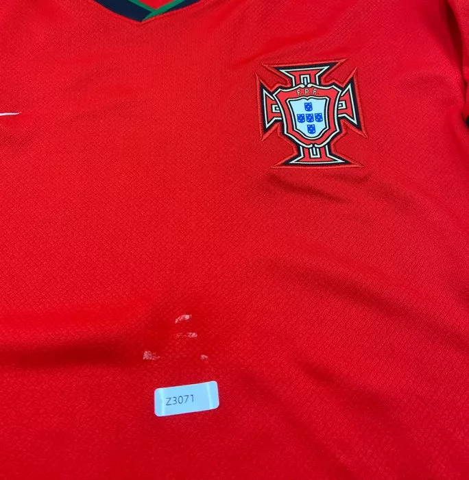 Icons WAREHOUSE SECONDS Luis Figo Back Signed Portugal Modern Home Shirt - Grade A