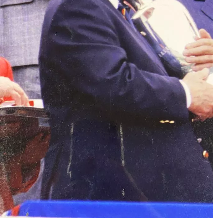Icons WAREHOUSE SECONDS Ruud Gullit Signed Netherlands Photo: Receiving Trophy