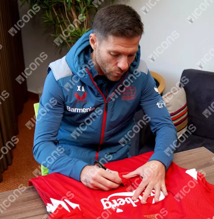 Icons Xabi Alonso Front Signed Liverpool FC 2005 Home Shirt In Classic Frame