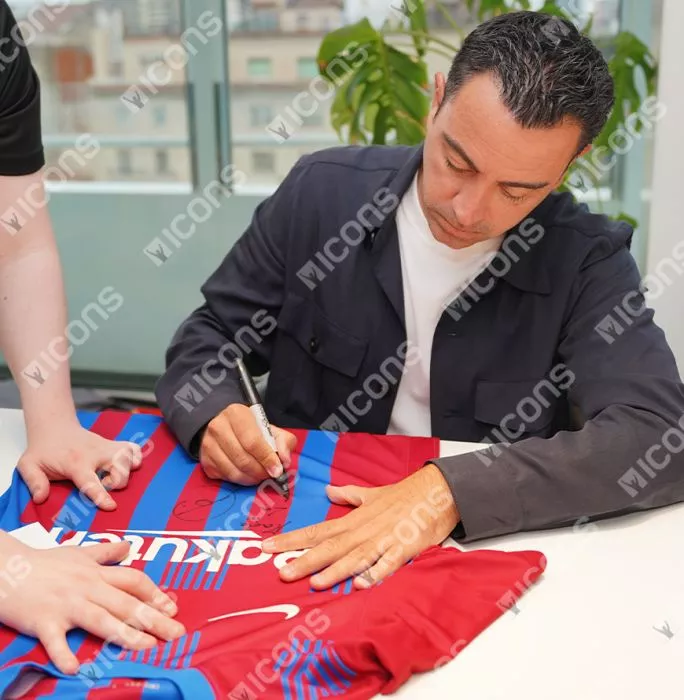 Icons Xavi Front Signed FC Barcelona 2021-22 Home Shirt - "Made In La Masia" Inscription In Classic Frame