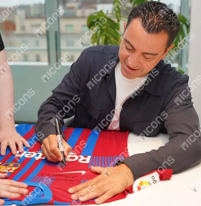 Icons Xavi Front Signed FC Barcelona 2021-22 Home Shirt - "Campions D'Europa X4" Inscription In Classic Frame