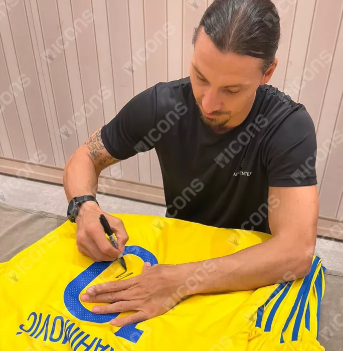 Icons Zlatan Ibrahimovic Back Signed Sweden 2016-17 Home Shirt In Classic Frame
